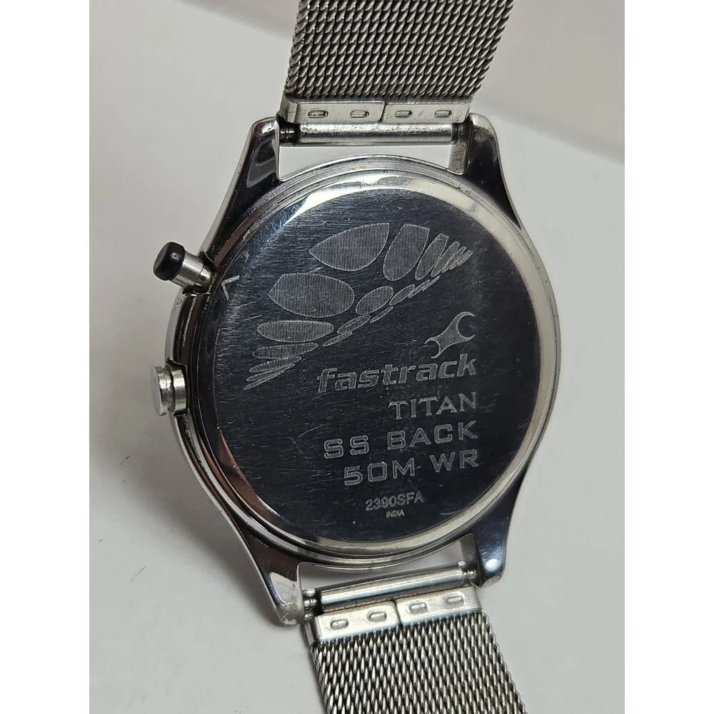 Fastrack Titan Quartz Watch Retro Futuristic Silver Mesh 50M Sport New Battery